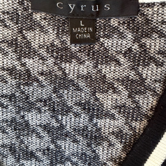 Black and White Houndstooth Cardigan - Picture 8 of 10